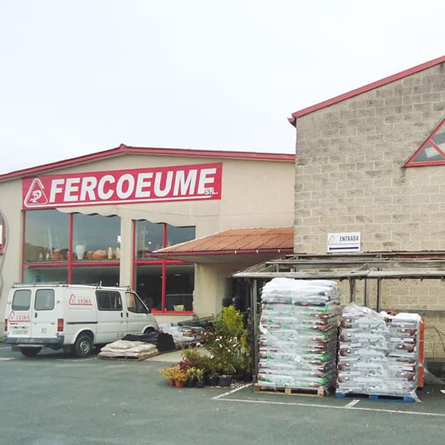 Tienda de materiales de construcción y ferretería en Pontedeume